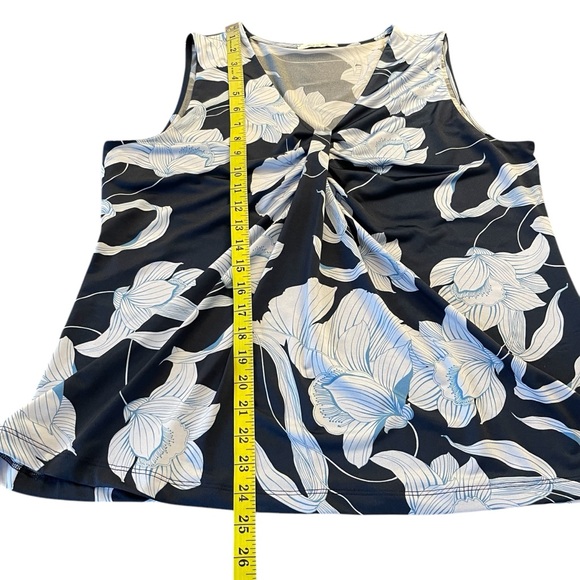 Made in Italy Navy/Light Blue Floral V-Neck Sleeveless Gather Front Top (L) - Picture 10 of 11